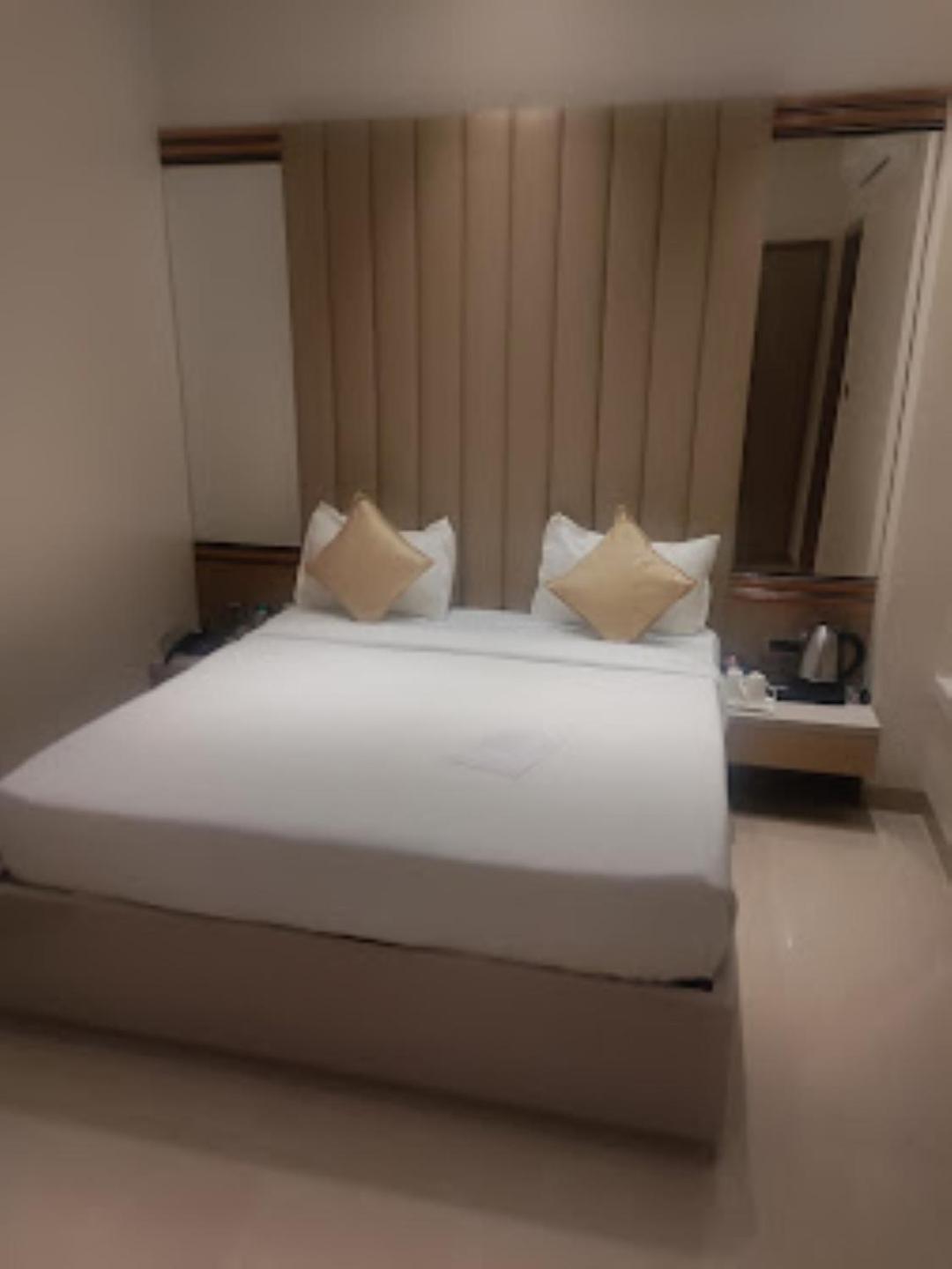 Red Orchid Hotel Kanpur Esterno foto