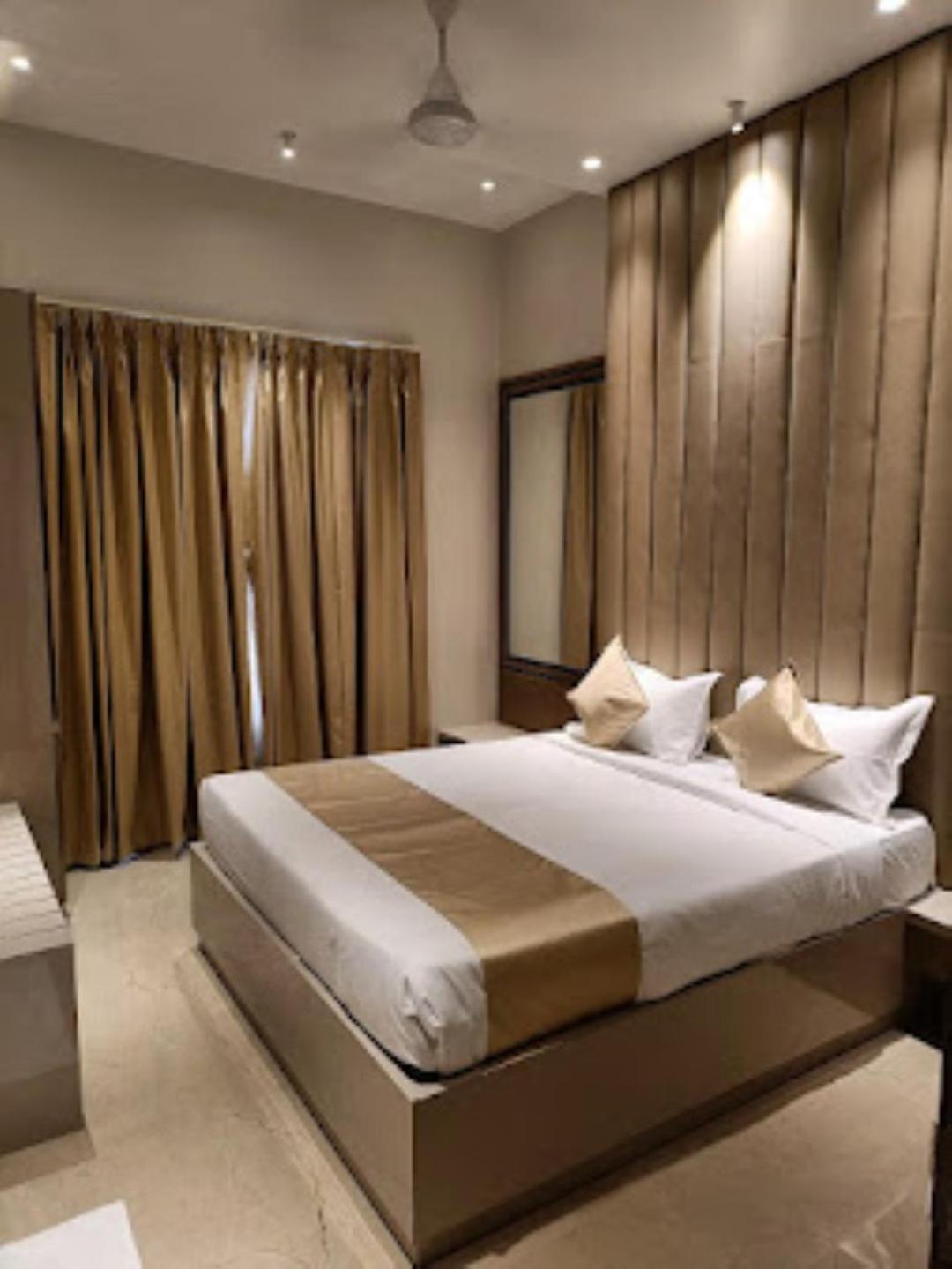 Red Orchid Hotel Kanpur Esterno foto